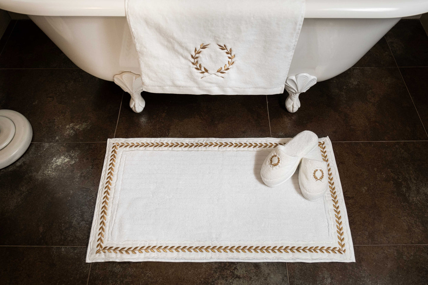 Altın Başak İşlemeli Banyo Terliği