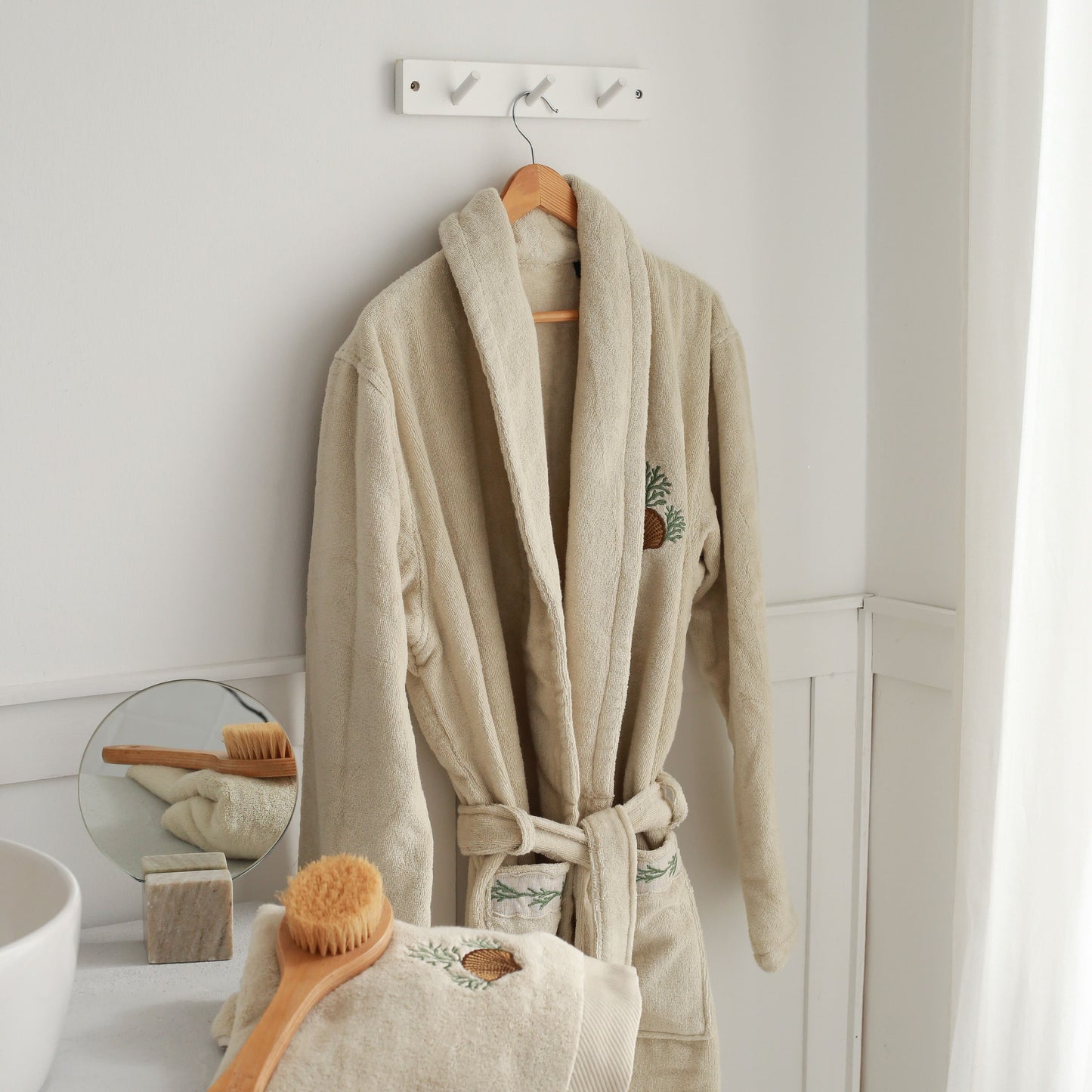 İstridye İşlemeli Banyo Terliği