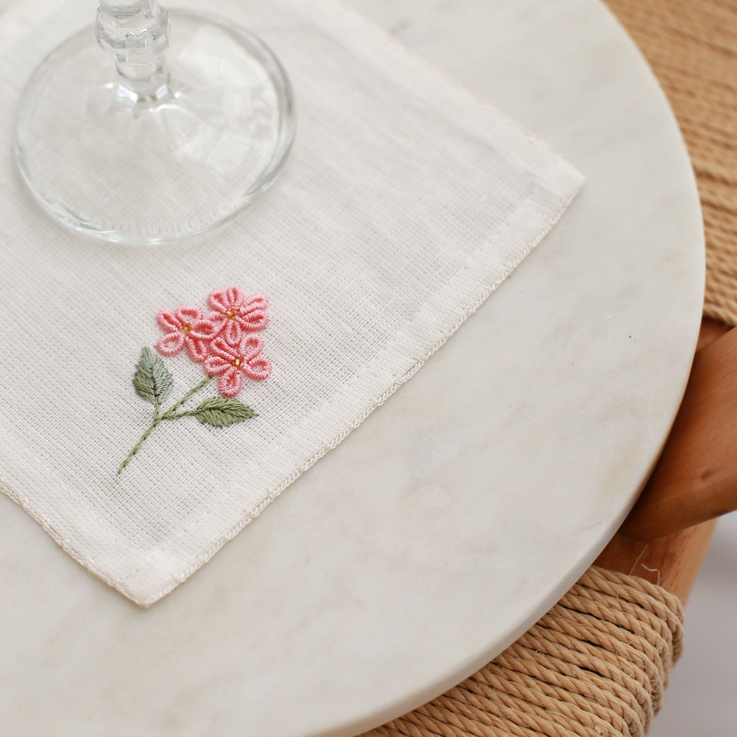 4'lü Set Pembe Çiçek El İşlemeli Kokteyl Peçete