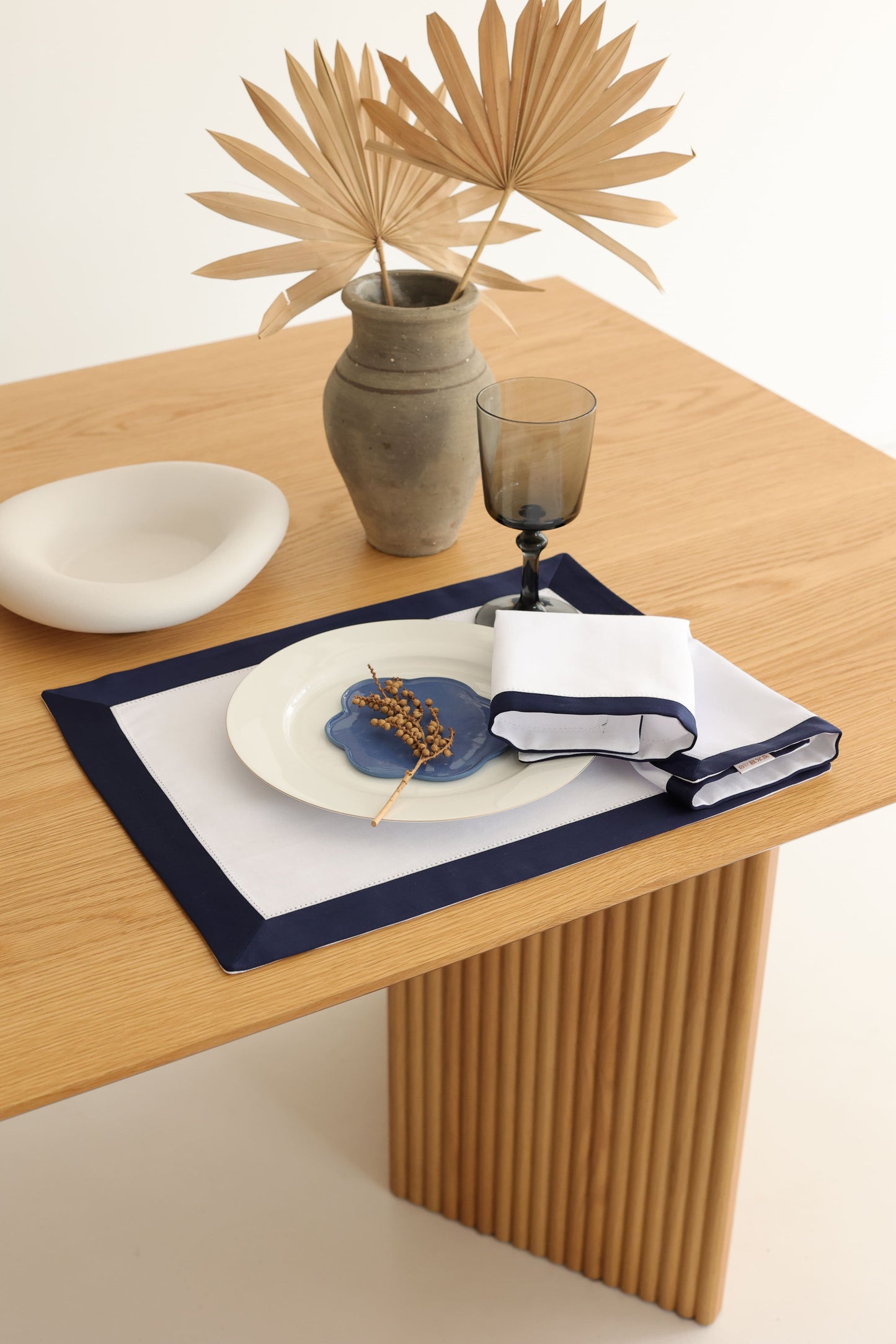 
                  
                    2'li Set Navy-White Amerikan Servis
                  
                