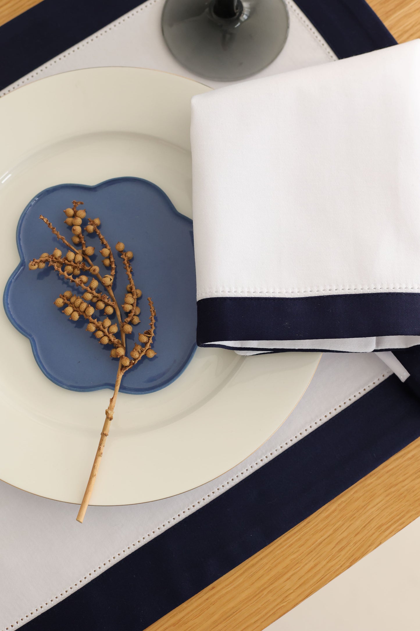 
                  
                    2'li Set Navy-White Amerikan Servis
                  
                